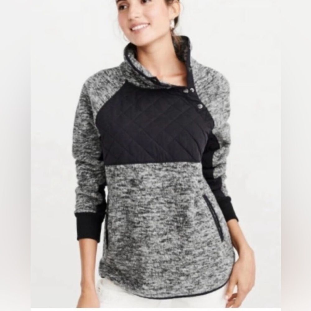 Abercrombie and Fitch Womens fleece pullover sweater Size Small